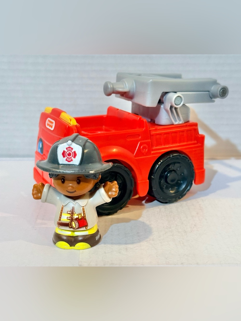 Fisher Price Little People To the Rescue Fire Truck w/Figure ⭐️Pre-Used Good⭐️